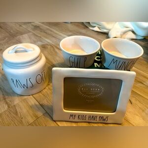 Rae Dunn Set for pets
1 Treats canister
2 pet dish
1 photo frame